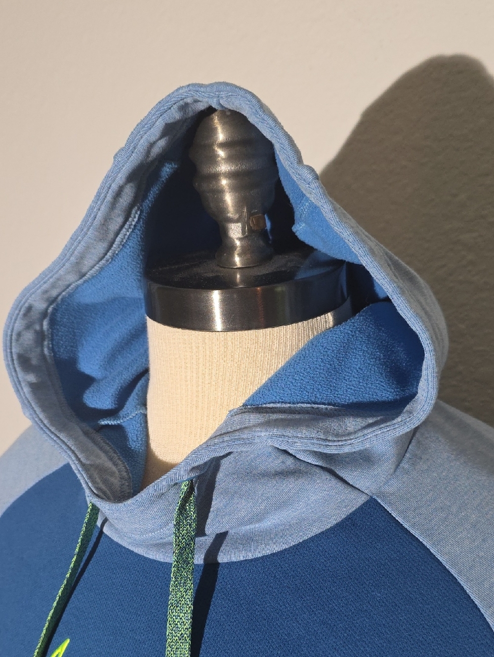 Nike Therma Fit Men's Two-Tone Blue Pullover Hoodie with Neon Trim Size L - Picture 4 of 13